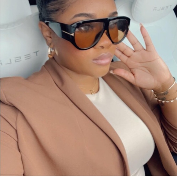 Oversized Sunglasses - Picture 3 of 12